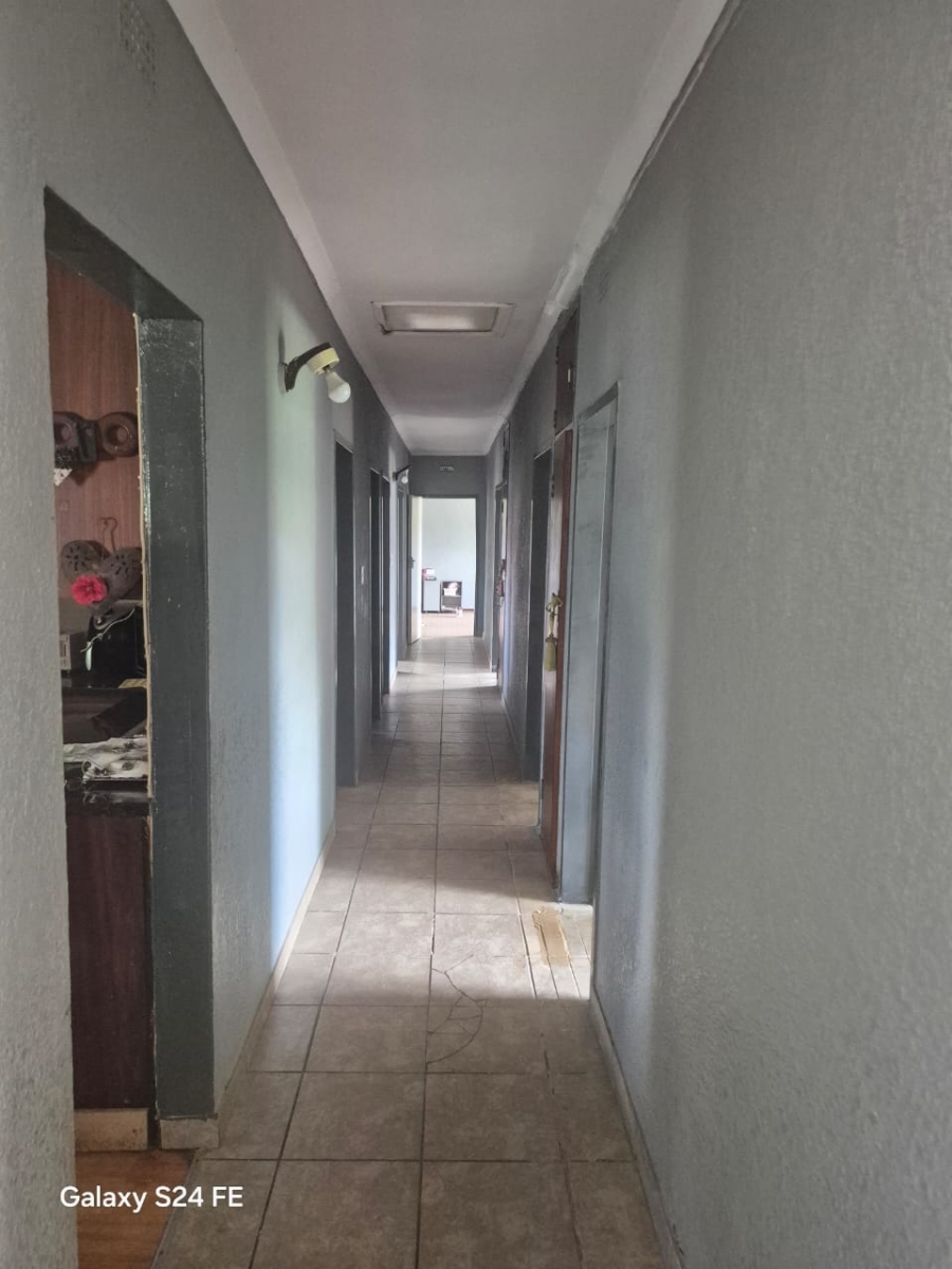 6 Bedroom Property for Sale in Rustenburg North North West